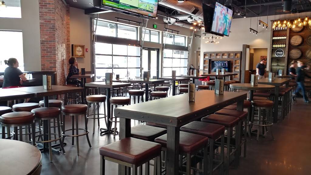 World of Beer | restaurant | 10200 Grand Central Ave Ste 100, Owings Mills, MD 21117, USA | 4103631040 OR +1 410-363-1040