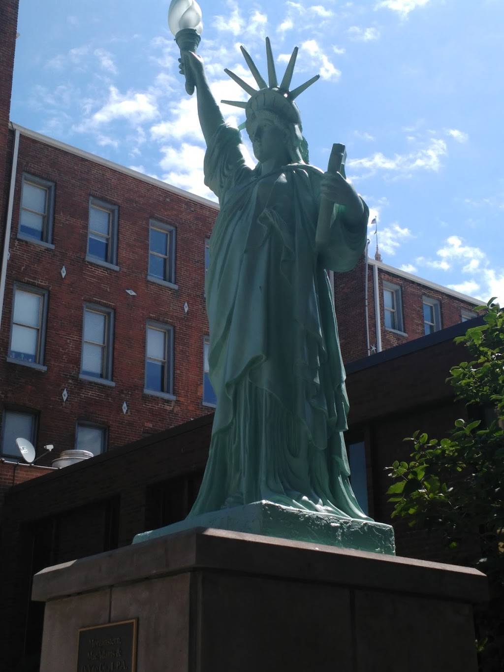 Jimmy Johns | meal delivery | 836 West Saint Clair Avenue, Cleveland, OH 44113, USA | 2164652592 OR +1 216-465-2592