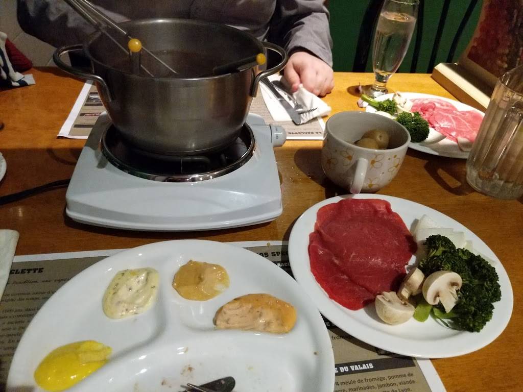 Meule Et Caquelon | restaurant | 74 Boulevard Gréber, Gatineau, QC J8T 3P8, Canada | 8192466962 OR +1 819-246-6962