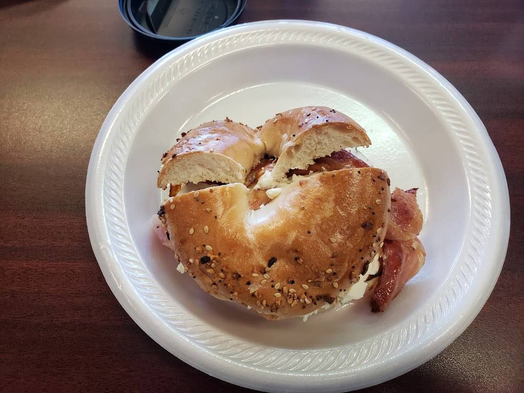 Minervinis New York Bagel Co | restaurant | 1016-212 Old Folkstone Rd, Sneads Ferry, NC 28460, USA | 9103273939 OR +1 910-327-3939