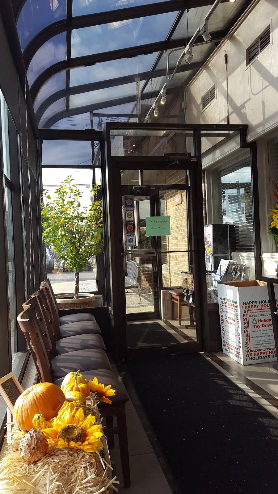 Sanders Family Restaurant & Pancake House | bakery | 5320 Touhy Avenue, Skokie, IL 60077, USA | 8476732626 OR +1 847-673-2626