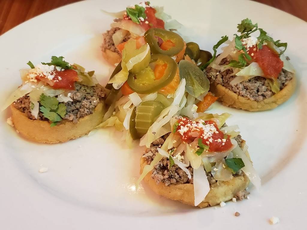 Catalinos | restaurant | 7724 Maple St, New Orleans, LA 70118, USA | 5045186735 OR +1 504-518-6735