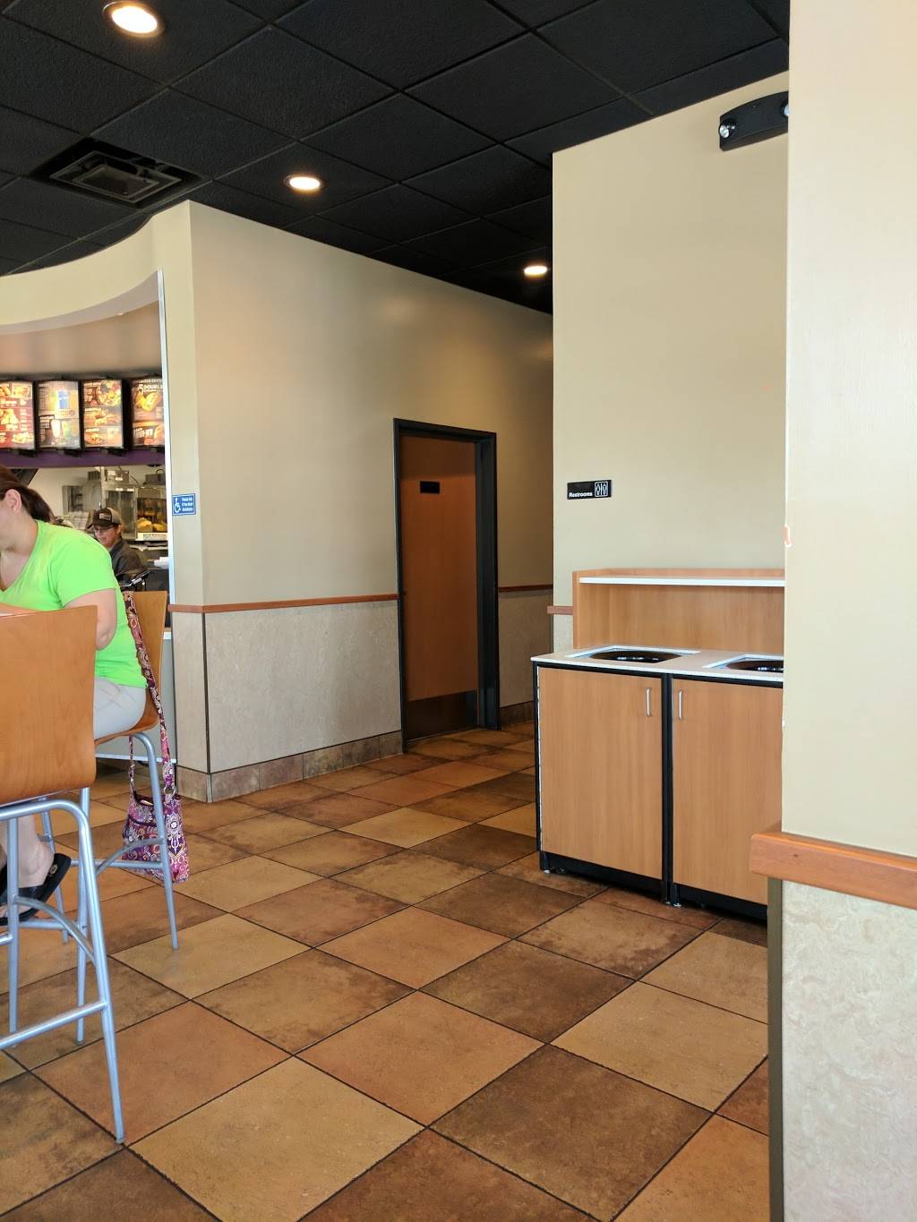 Taco Bell | meal takeaway | 28501 Harper Ave, St Clair Shores, MI 48081, USA | 5867762058 OR +1 586-776-2058