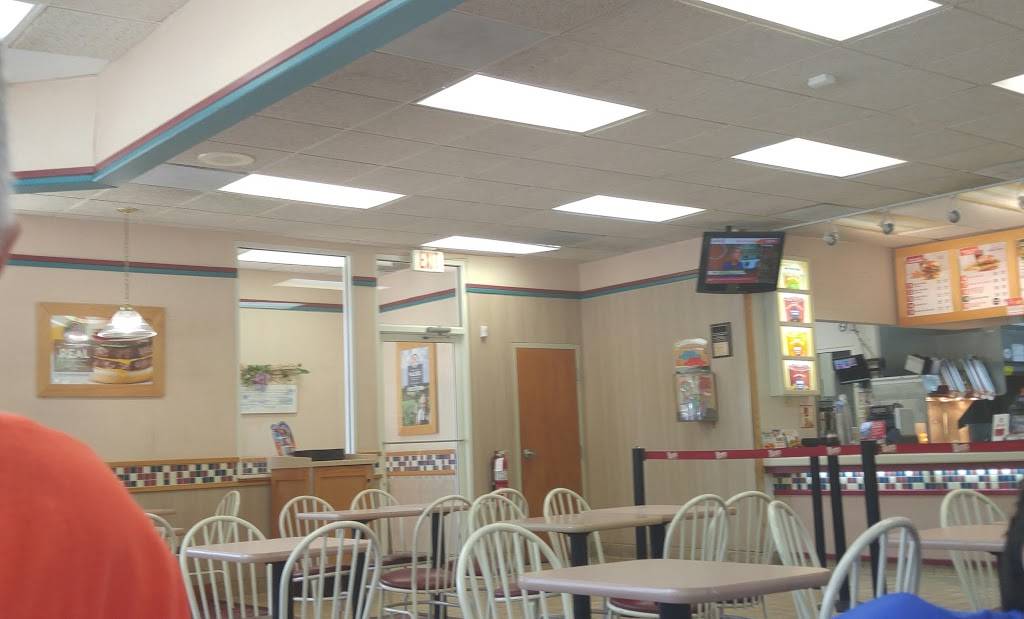 Wendys | restaurant | 836 N Commerce Ave, Front Royal, VA 22630, USA | 5406366857 OR +1 540-636-6857