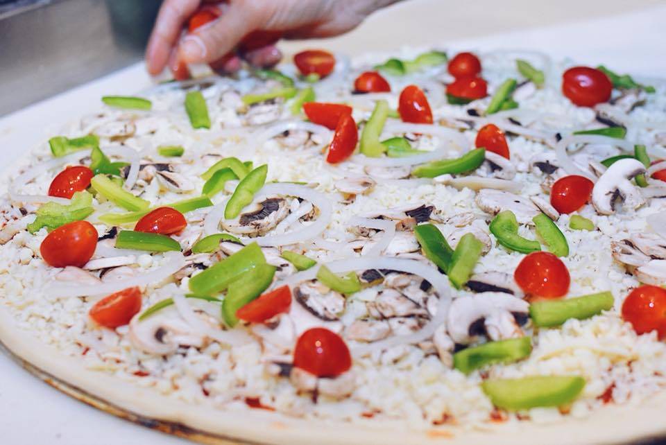 SF Hole in the Wall Pizza | meal delivery | 3244 Scott St, San Francisco, CA 94123, USA | 4157752583 OR +1 415-775-2583