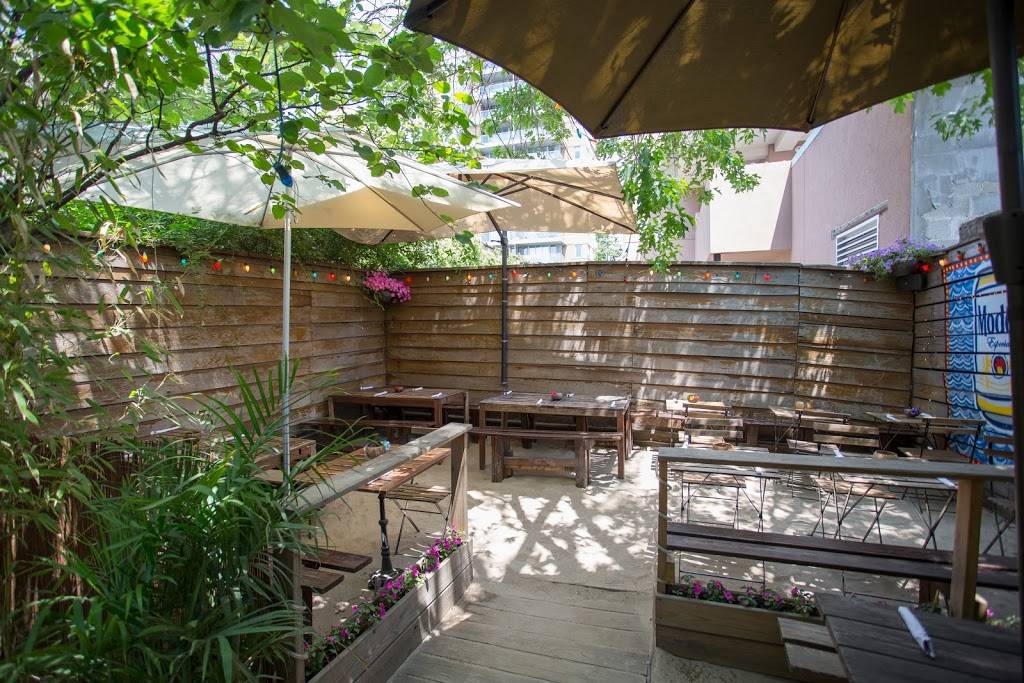 Surf Bar | restaurant | 139 N 6th St, Brooklyn, NY 11249, USA | 7183024441 OR +1 718-302-4441