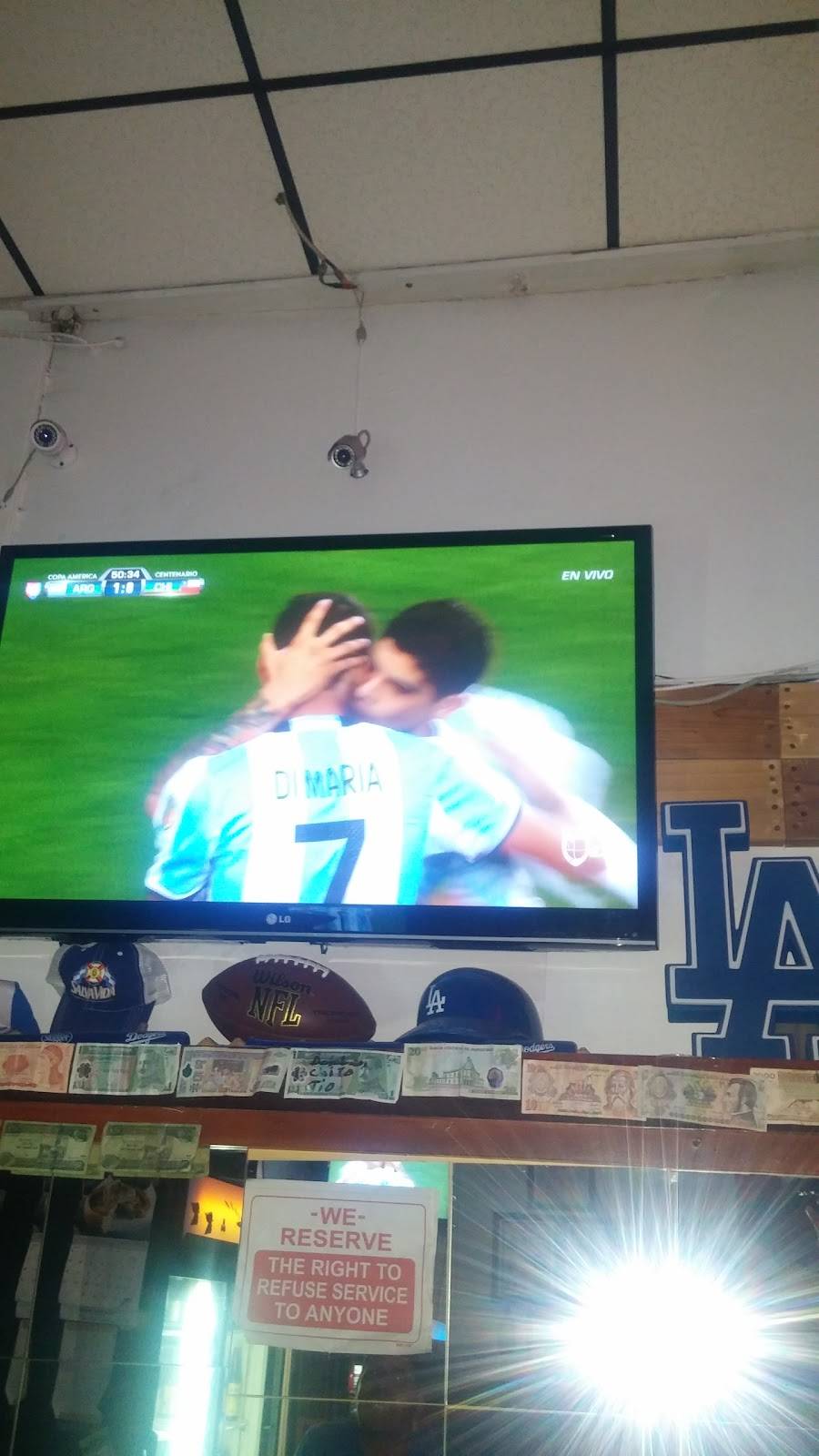 El Chipilin | restaurant | 4170 Beverly Blvd, Los Angeles, CA 90004, USA | 2133804305 OR +1 213-380-4305