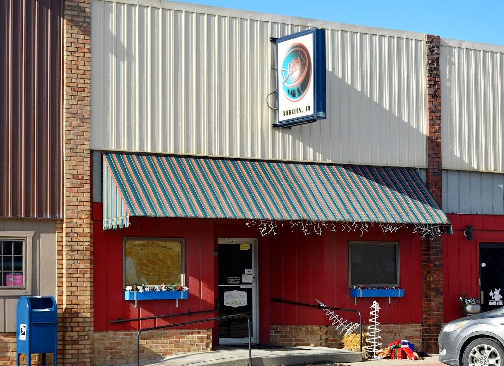 Dollys Bar & Grill | restaurant | 109 Pine St, Auburn, IA 51433, USA | 7126882220 OR +1 712-688-2220
