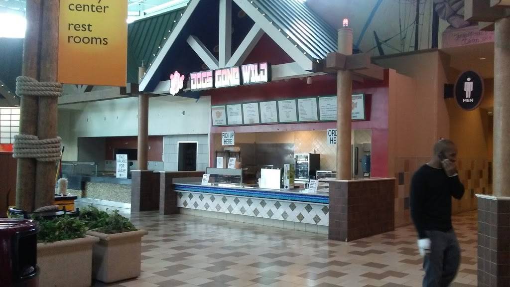 Dogs Gone Wild | restaurant | 9501 Arlington Expressway FC 8, Jacksonville, FL 32225, USA | 9044361161 OR +1 904-436-1161