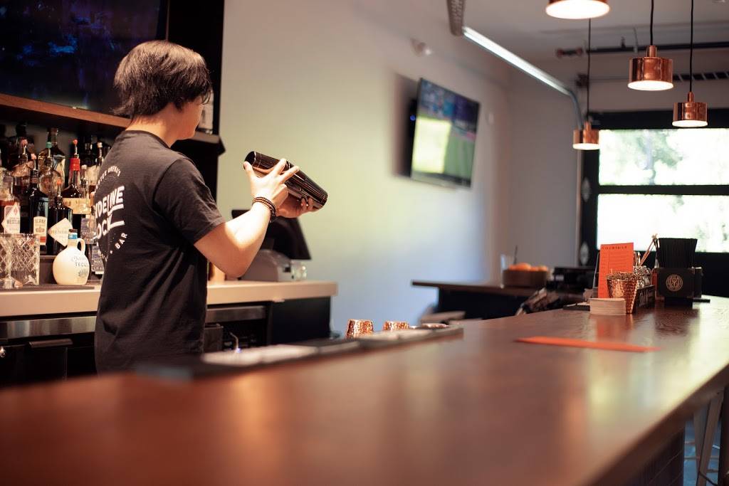 Sideline Social Restaurant + Bar | restaurant | 10700 231st Way NE #100, Redmond, WA 98053, USA | 4257287298 OR +1 425-728-7298