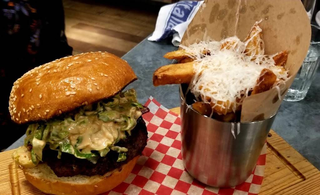 Jamies Italian Square One | restaurant | 100 City Centre Drive, 454 Square One Dr Unit #2, Mississauga, ON L5B 2C9, Canada | 9057669090 OR +1 905-766-9090