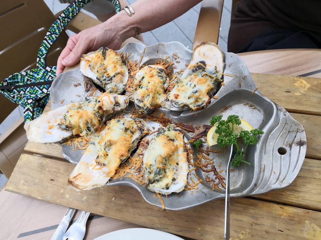 Flying Dutchman | restaurant | 9 Waterfront, Kemah, TX 77565, USA | 2813347575 OR +1 281-334-7575