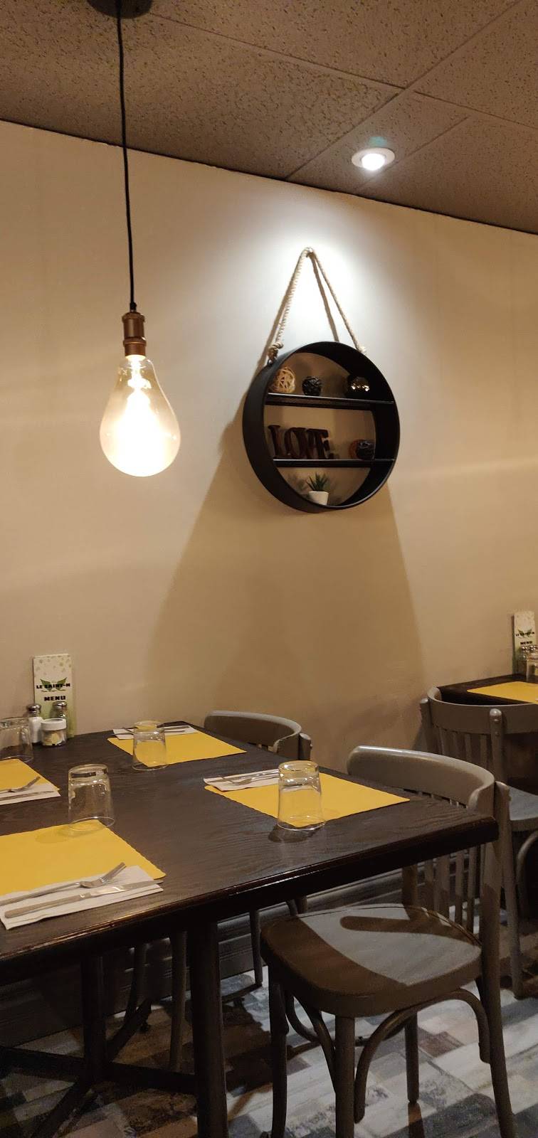 LE SAINT-H | restaurant | 3500 Chemin des Quatre-Bourgeois Suite 40, Québec, QC G1W 2L2, Canada | 4183802432 OR +1 418-380-2432