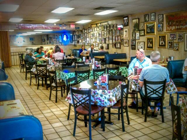 Jim Neelys Interstate Bar-B-Q | restaurant | 2265 S 3rd St, Memphis, TN 38109, USA | 9017752304 OR +1 901-775-2304