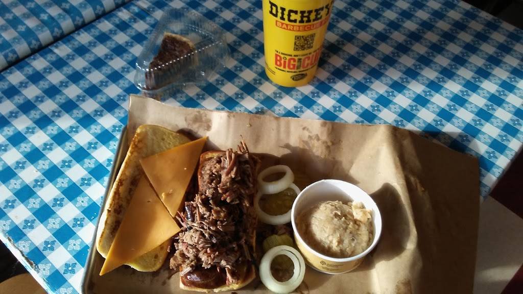 Dickeys Barbecue Pit | restaurant | 206 Danada Square W, Wheaton, IL 60189, USA | 6305909518 OR +1 630-590-9518