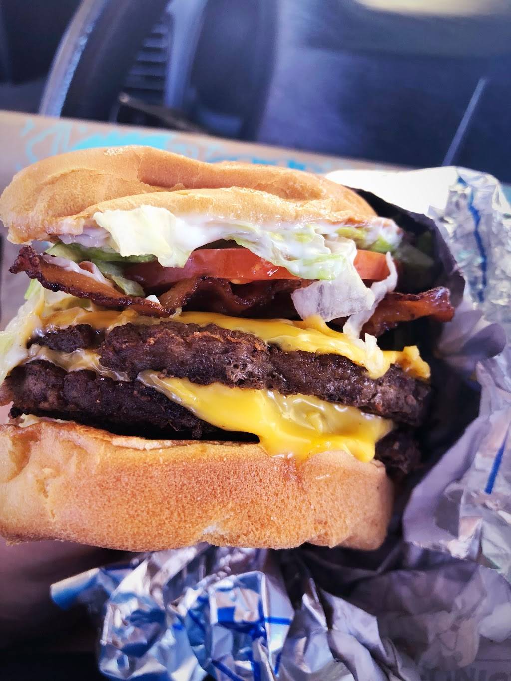 Sonic Drive-In | restaurant | 422 S Zarzamora St, San Antonio, TX 78207, USA | 2104310050 OR +1 210-431-0050