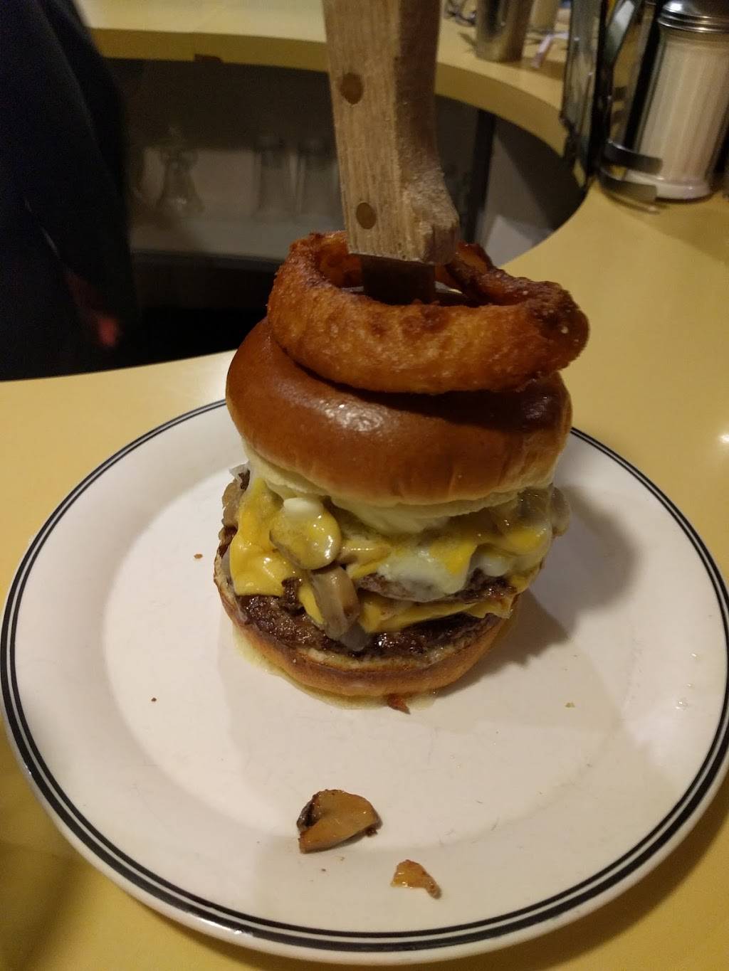 Sollys Grille | restaurant | 4629 N Port Washington Rd, Milwaukee, WI 53212, USA | 4143328808 OR +1 414-332-8808