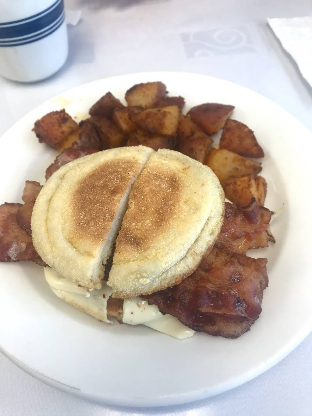 Charlton Center Cafe | restaurant | 109 Masonic Home Rd, Charlton, MA 01507, USA | 5082487276 OR +1 508-248-7276