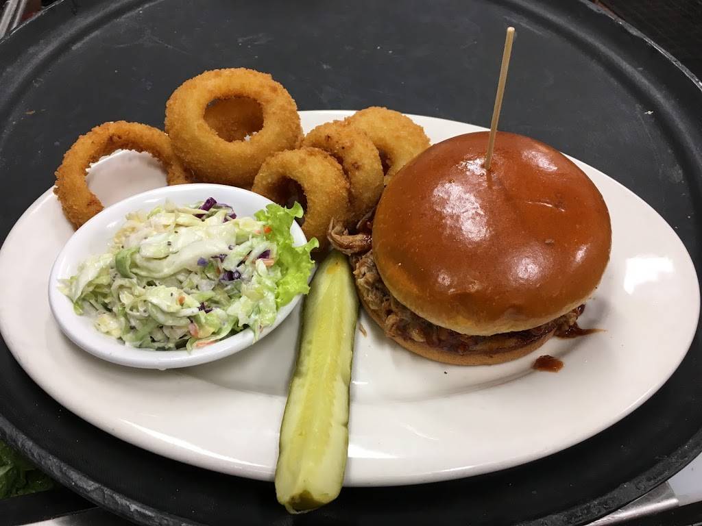 Rusty Bull | restaurant | 13685 John Glenn Rd, Apple Valley, CA 92308, USA | 7609617979 OR +1 760-961-7979