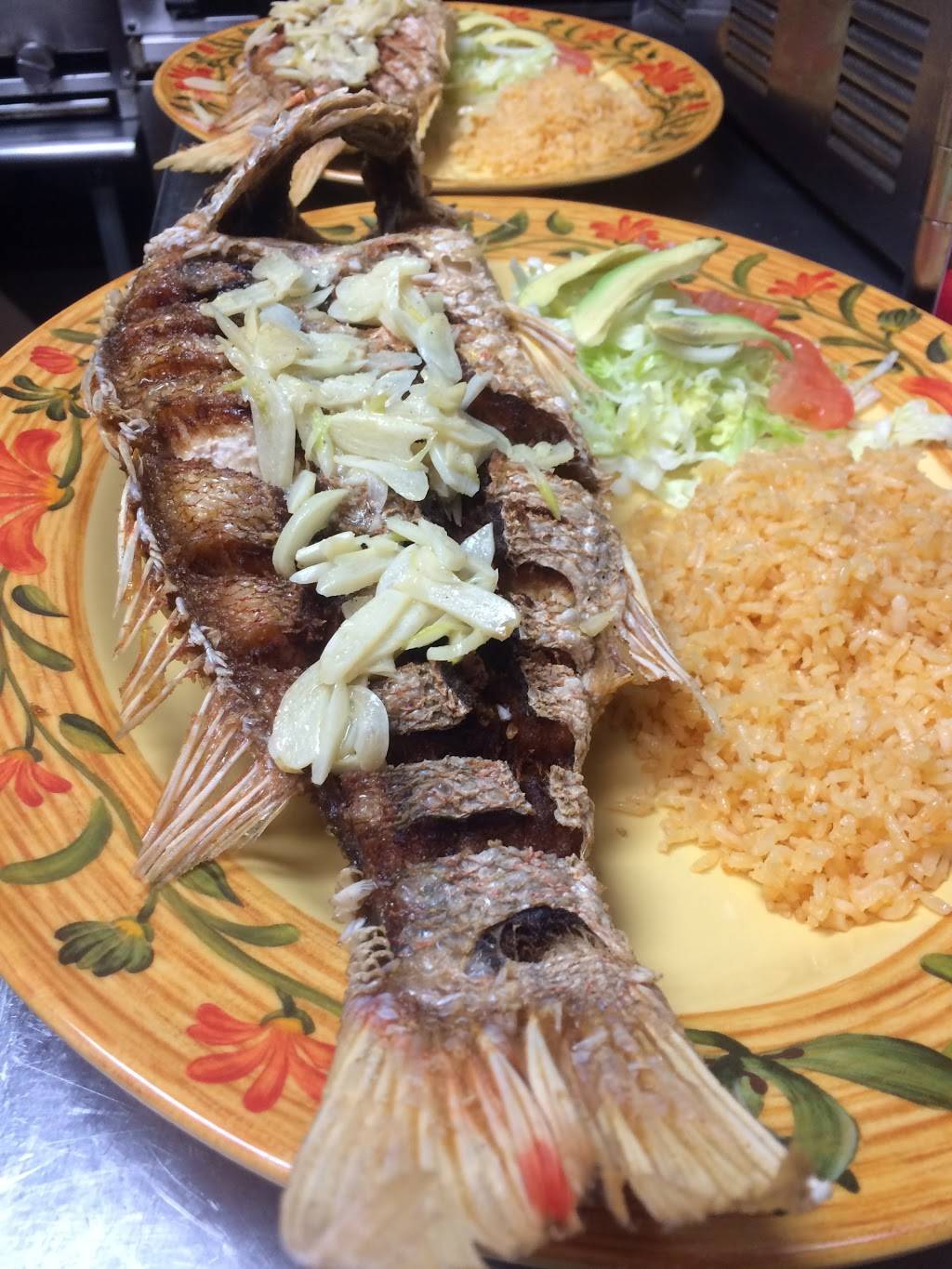 Mariscos El Amigo | restaurant | 2184 W Lake St, Hanover Park, IL 60133, USA | 6307369694 OR +1 630-736-9694