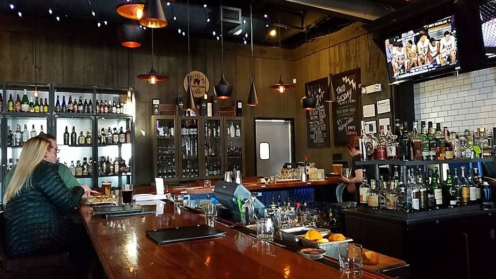 The Oak Barrel | restaurant | 5975 Canal Rd, Valley View, OH 44125, USA | 2165203640 OR +1 216-520-3640