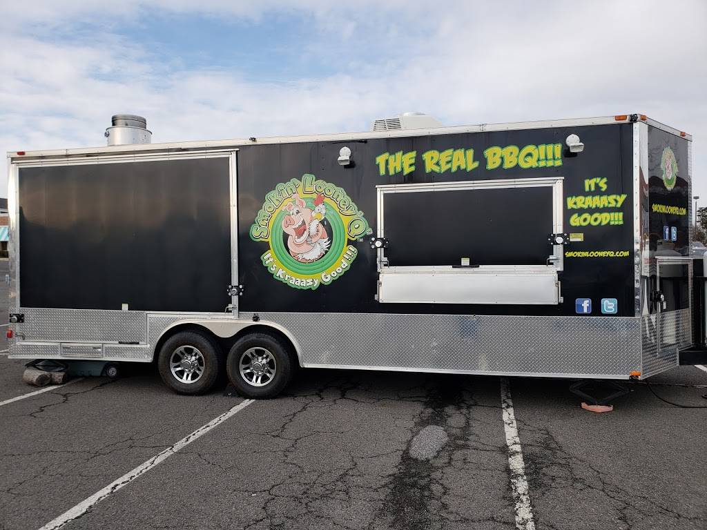 Smokin’ Looney “Q” | restaurant | 14035 Noblewood Plaza, Woodbridge, VA 22193, USA | 5712387868 OR +1 571-238-7868