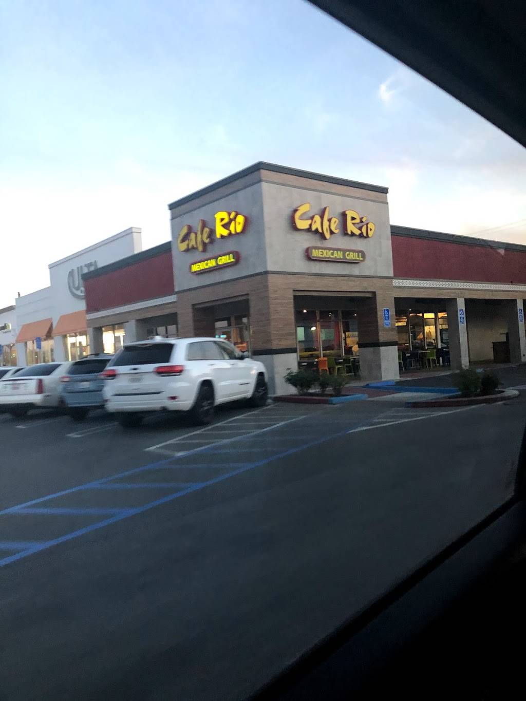 Cafe Rio Mexican Grill | restaurant | 253 E 17th St, Costa Mesa, CA 92627, USA | 9493356800 OR +1 949-335-6800