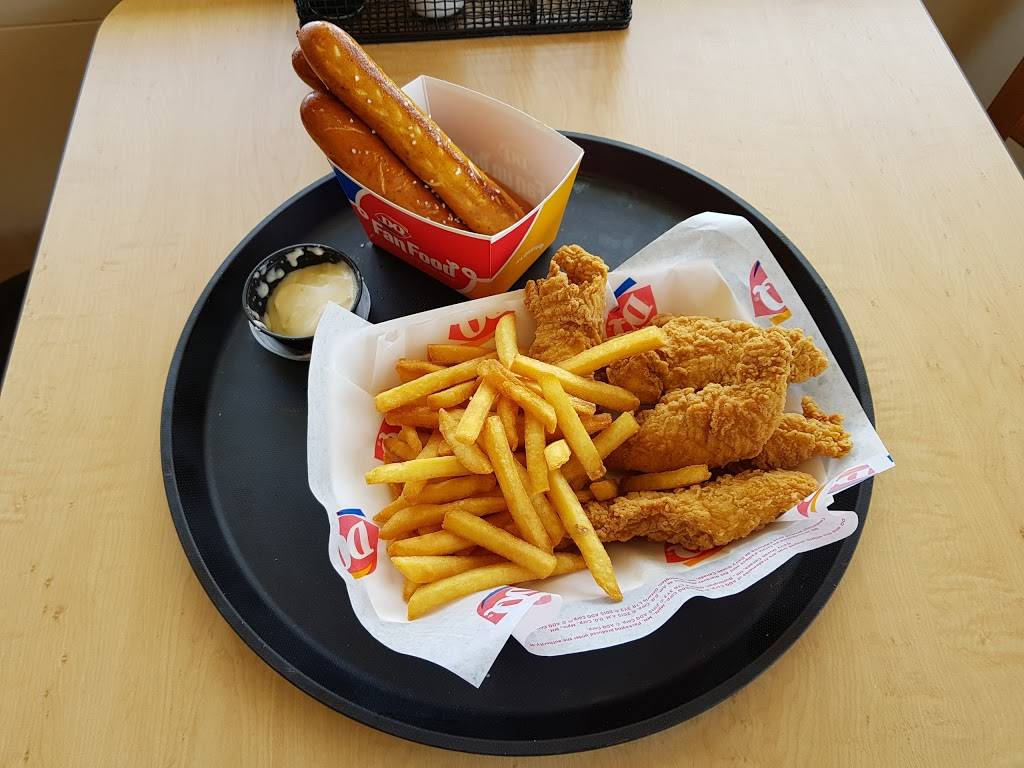 Dairy Queen Grill & Chill | restaurant | 325 Central Pkwy W, Mississauga, ON L5B 3X9, Canada | 9052723998 OR +1 905-272-3998