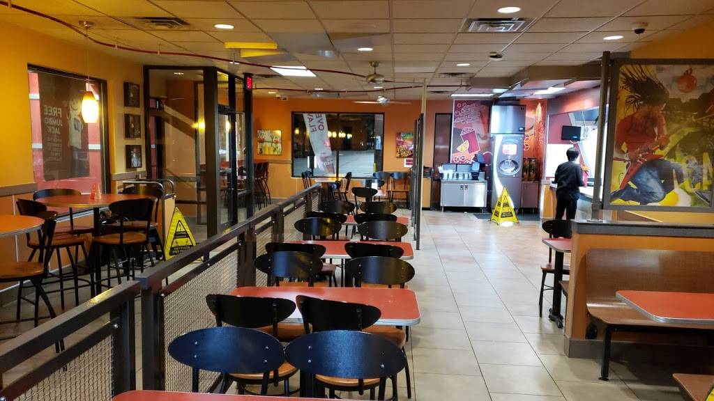 Jack in the Box | restaurant | 7260 N Stemmons Fwy, Dallas, TX 75247, USA | 2146375758 OR +1 214-637-5758