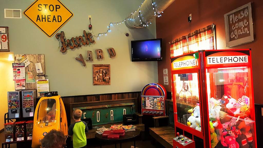 Junkyard Pub N Grub | restaurant | 1116 Starview Dr, Hinton, IA 51024, USA | 7129474580 OR +1 712-947-4580