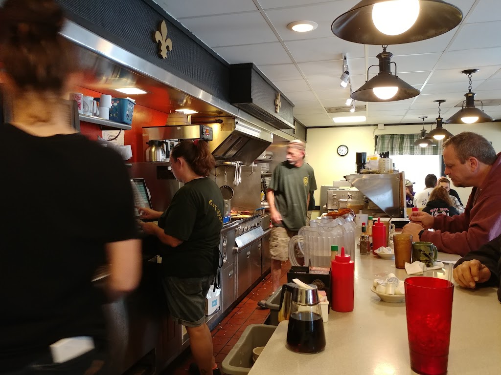 CJS Kitchen & Grille | restaurant | 2100 W Garden St, Pensacola, FL 32502, USA | 8504359543 OR +1 850-435-9543