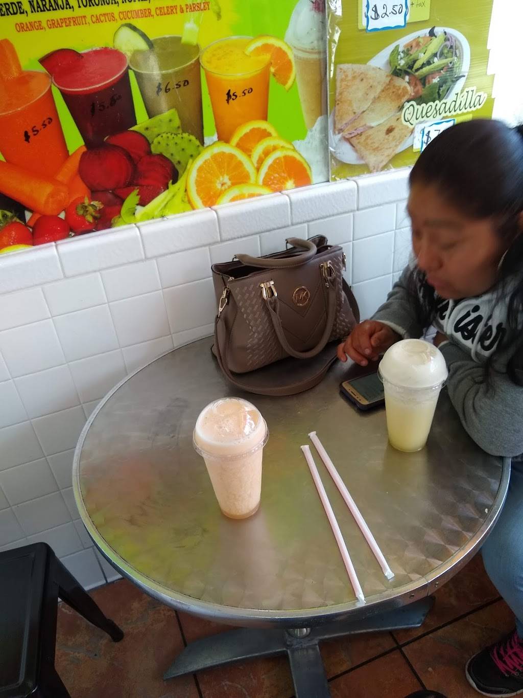 Los Güeritos Bionicos | restaurant | 1903 Maple Ave, Los Angeles, CA 90011, USA | 2137464179 OR +1 213-746-4179