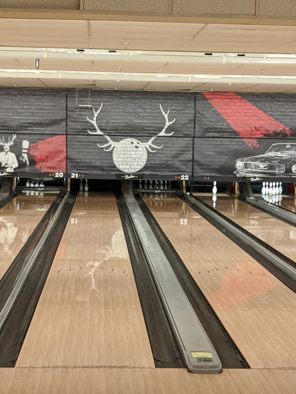 Bowlero Woodridge | restaurant | 1555 75th St, Woodridge, IL 60517, USA | 6309851115 OR +1 630-985-1115