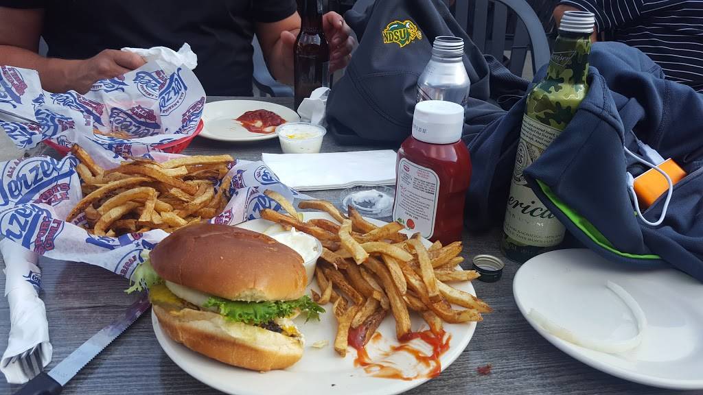 Jerzees Sports Grille | restaurant | 2531 Fulton Dr NW, Canton, OH 44718, USA | 3304569977 OR +1 330-456-9977