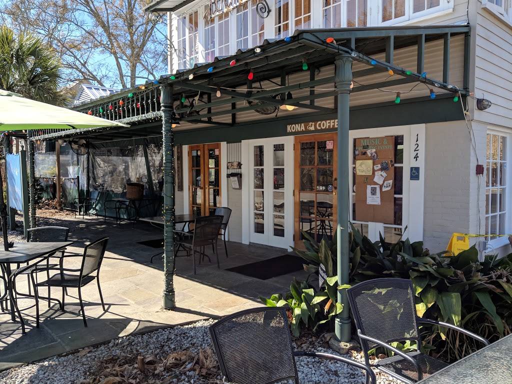 The Beach House Bar & Grill | restaurant | 124 Girod St, Mandeville, LA 70448, USA | 9856249331 OR +1 985-624-9331