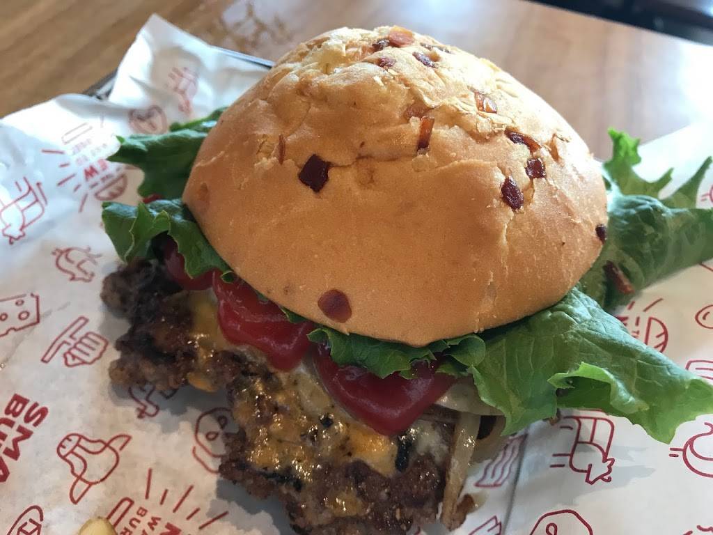 Smashburger | restaurant | 193 W 237th St, Bronx, NY 10463, USA | 7186184229 OR +1 718-618-4229
