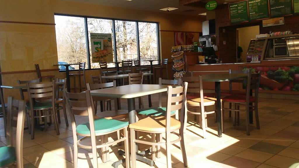 Subway | restaurant | 1939 State Rd, Cuyahoga Falls, OH 44223, USA | 3309225655 OR +1 330-922-5655