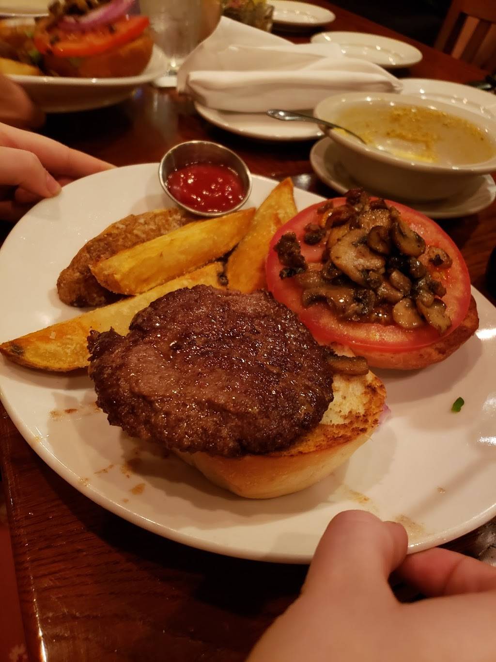 Oakwood Bistro | restaurant | 3003 Oakland Dr, Kalamazoo, MI 49008, USA | 2693445400 OR +1 269-344-5400