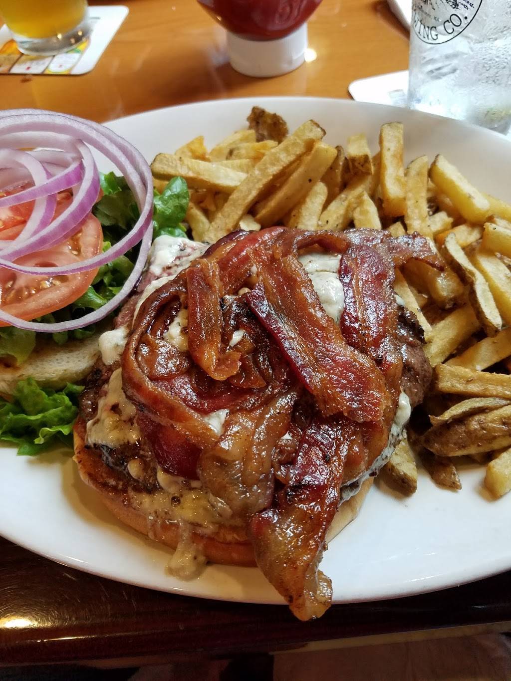 Grille on Main Restaurant & Bar | restaurant | 306 Main St, Douglas, MA 01516, USA | 5084765661 OR +1 508-476-5661