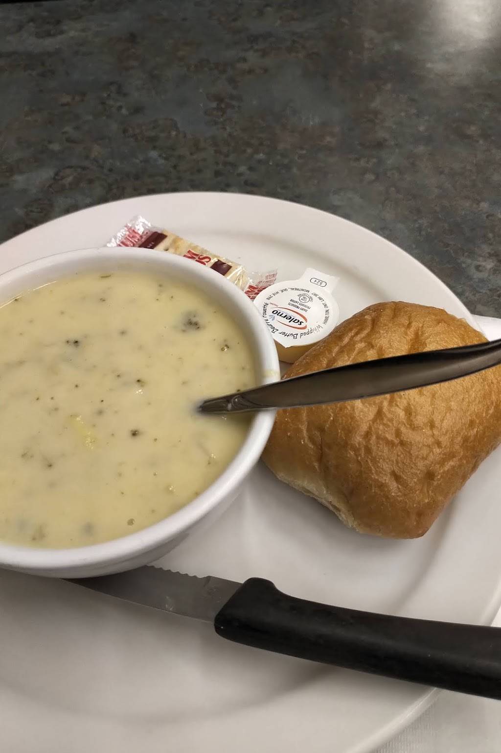 Mother Hubbard’s Restaurant | restaurant | 301 Oxford St W, London, ON N6H 1S6, Canada | 5196458961 OR +1 519-645-8961