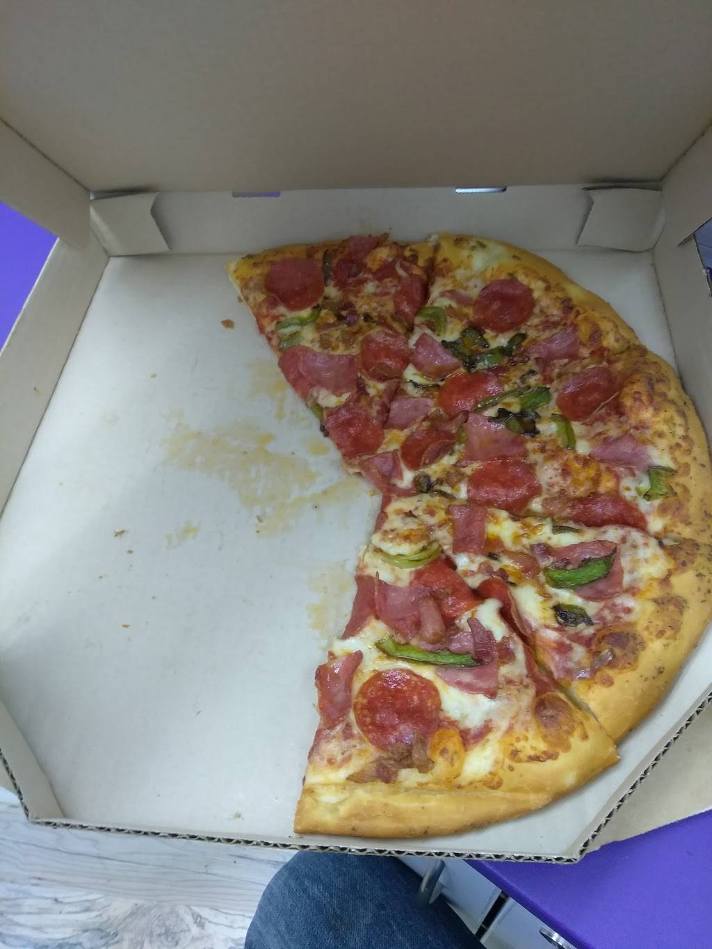 Pizza Hut | restaurant | 3921 S 76th St, Milwaukee, WI 53220, USA | 4145433550 OR +1 414-543-3550