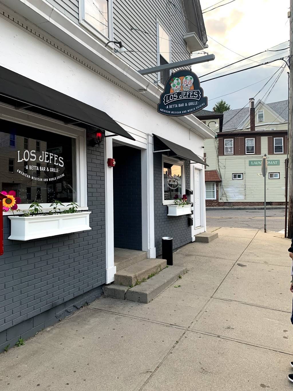 Los Jefes: A Betta Bar & Grille | restaurant | 390 Court St, Plymouth, MA 02360, USA | 7743435002 OR +1 774-343-5002