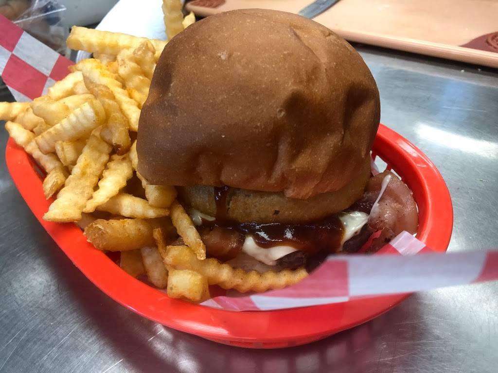 Danny Bs | restaurant | 220 1st Ave W, Foley, MN 56329, USA | 3209686941 OR +1 320-968-6941