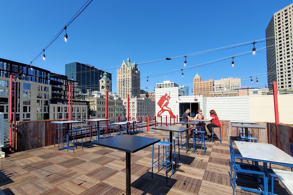 Central Standard Crafthouse & Kitchen & Craft Distillery | restaurant | 320 E Clybourn St, Milwaukee, WI 53202, USA | 4144558870 OR +1 414-455-8870