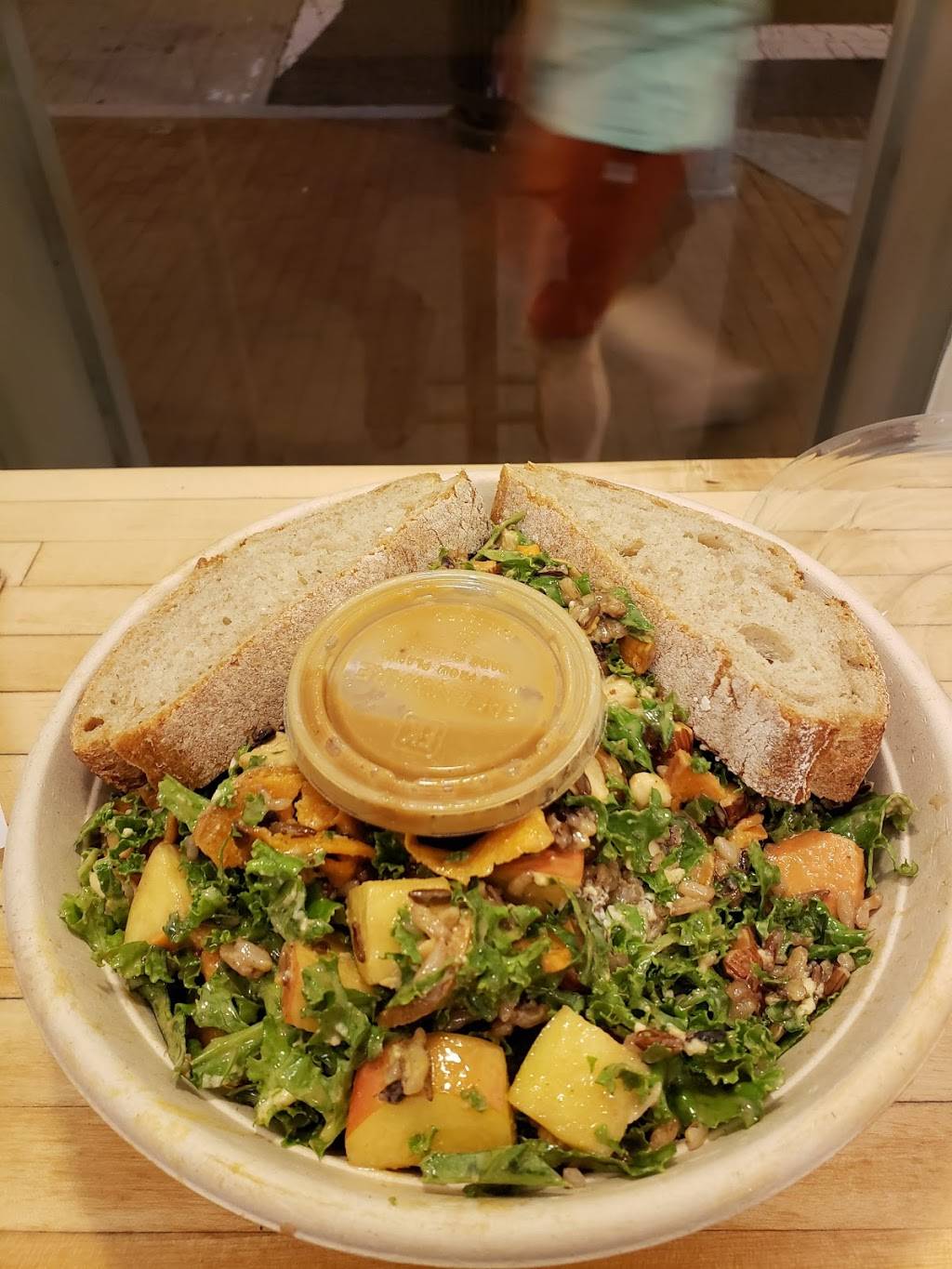 sweetgreen | restaurant | 2200 Wisconsin Ave NW, Washington, DC 20007, USA | 2023334307 OR +1 202-333-4307