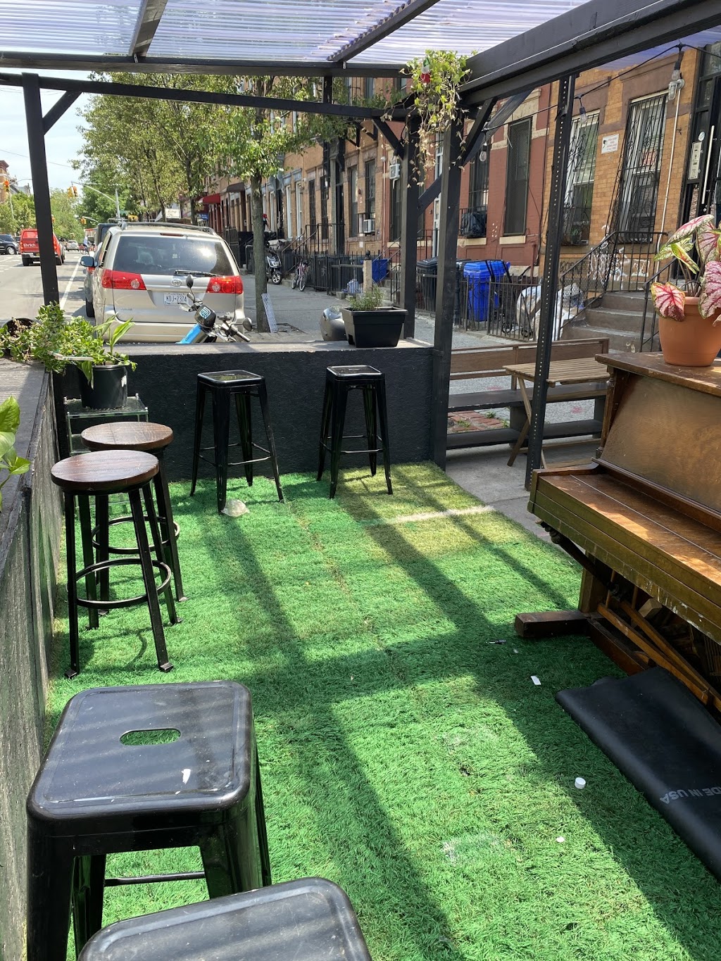 La Cumbanchita | restaurant | 24 Irving Ave, Brooklyn, NY 11237, USA | 3477898933 OR +1 347-789-8933