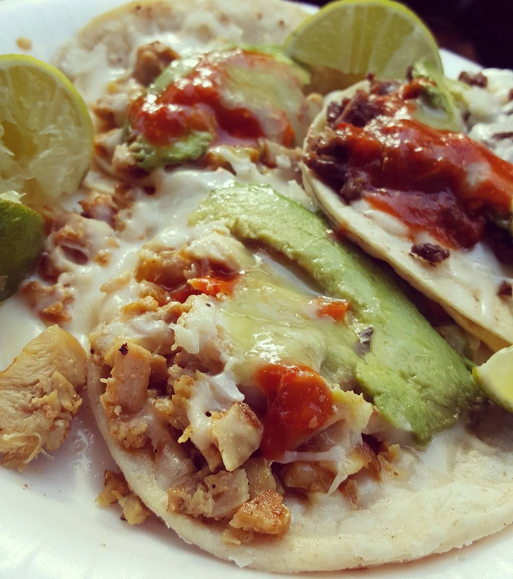 Tacos Reyes | restaurant | 21929 Saticoy St, Canoga Park, CA 91304, USA | 8189327926 OR +1 818-932-7926