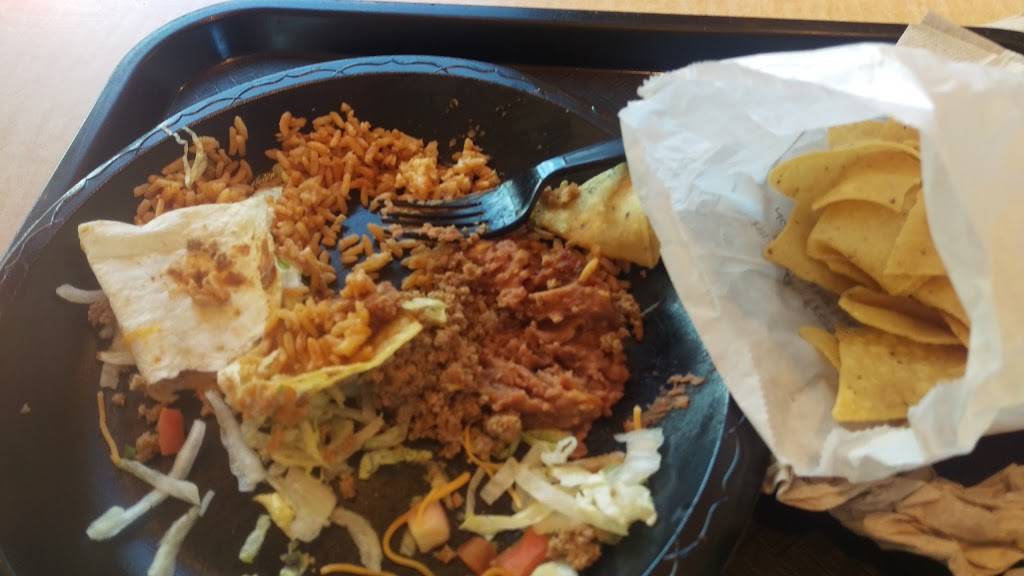 Taco Bueno | restaurant | 445 N Clark Rd, Cedar Hill, TX 75104, USA | 4692725410 OR +1 469-272-5410