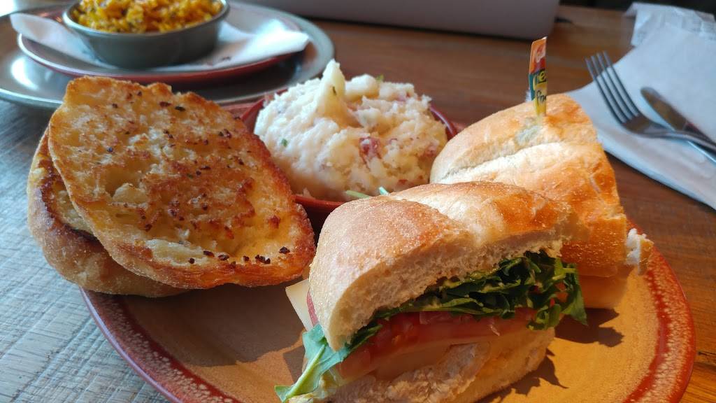 Nandos PERi-PERi | restaurant | 7400 Baltimore Ave, College Park, MD 20740, USA | 2405828420 OR +1 240-582-8420