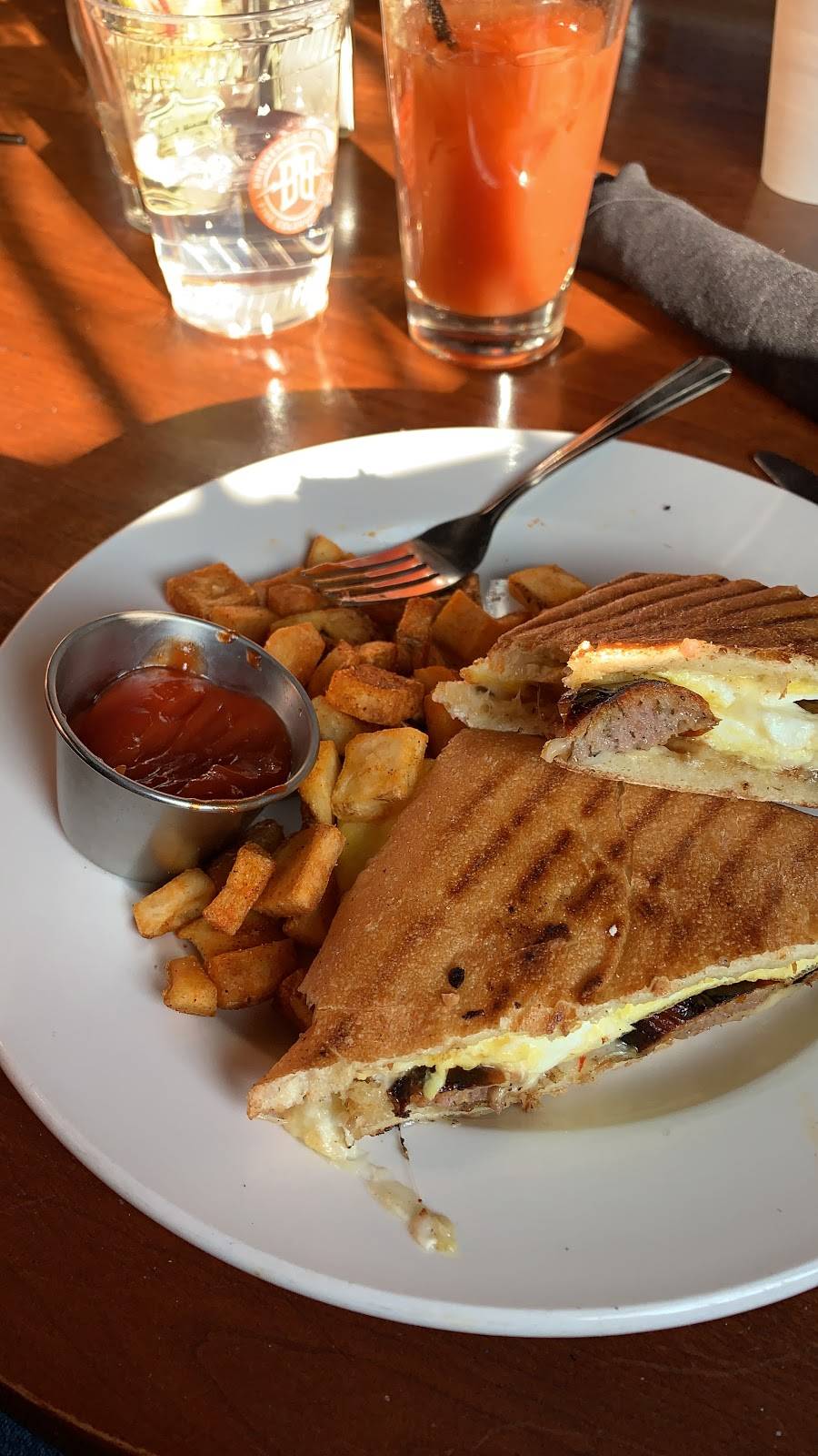 The Abbey Tavern | restaurant | 5151 E Colfax Ave, Denver, CO 80220, USA | 3033215151 OR +1 303-321-5151